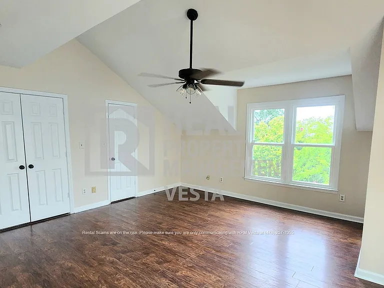 1038 Walnut St — Photo 11