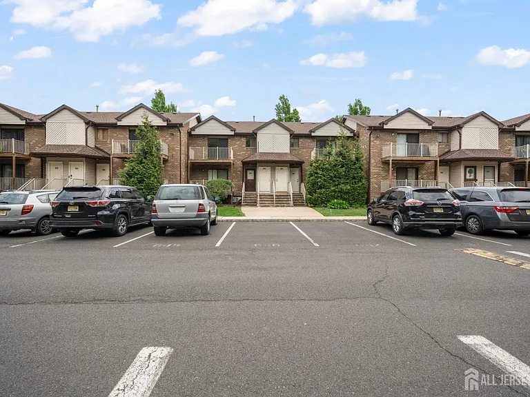 4410 Birchwood Ct — Photo 15