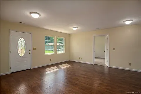 40 Eddie Dr — Photo 5