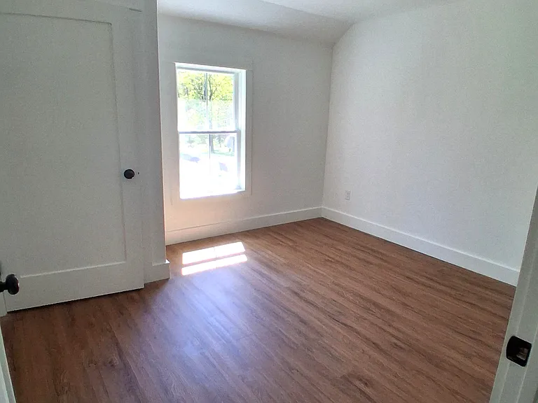 11 Cedar St — Photo 12