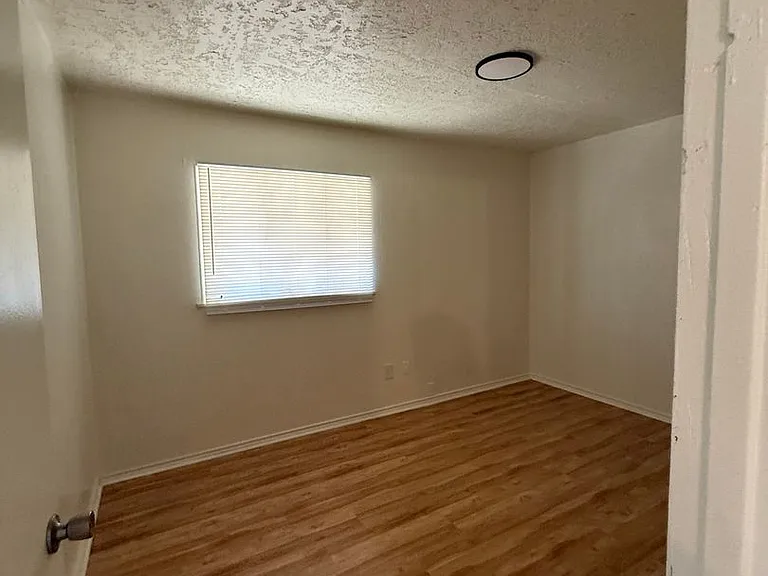 1206 W Church St — Photo 10