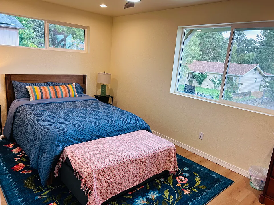 3565 N Loma Vista Dr