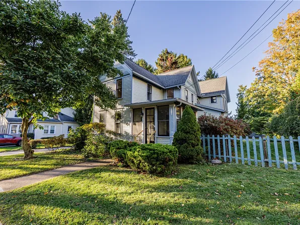 104 Roselawn Ave, Fairport, NY 14450