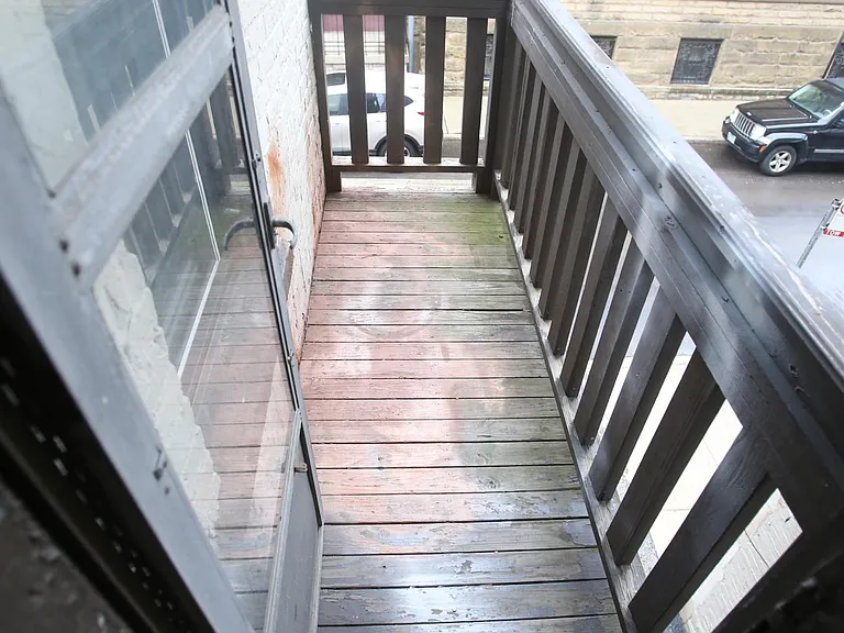 2409 N Geneva Ter #2 — Photo 8