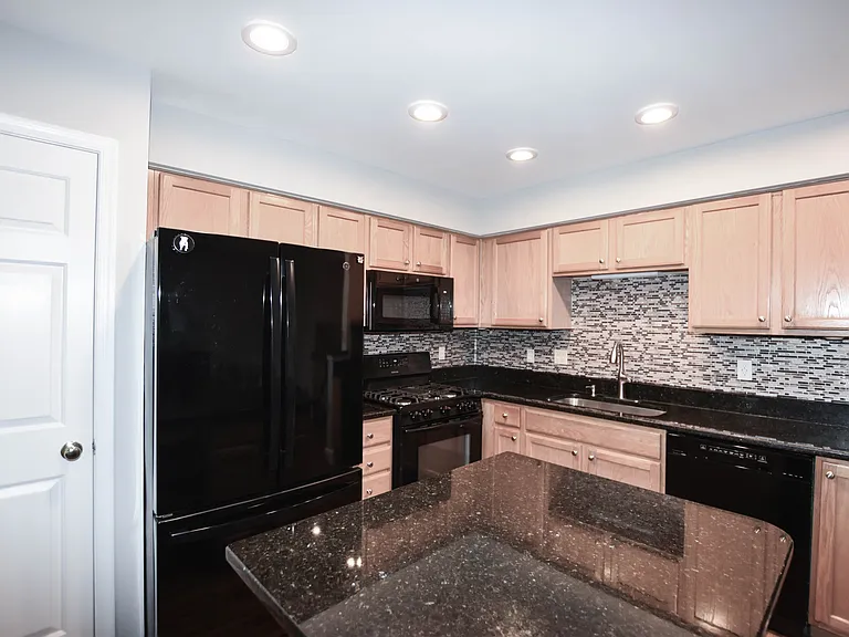 109 Shirley Sq SE — Photo 9