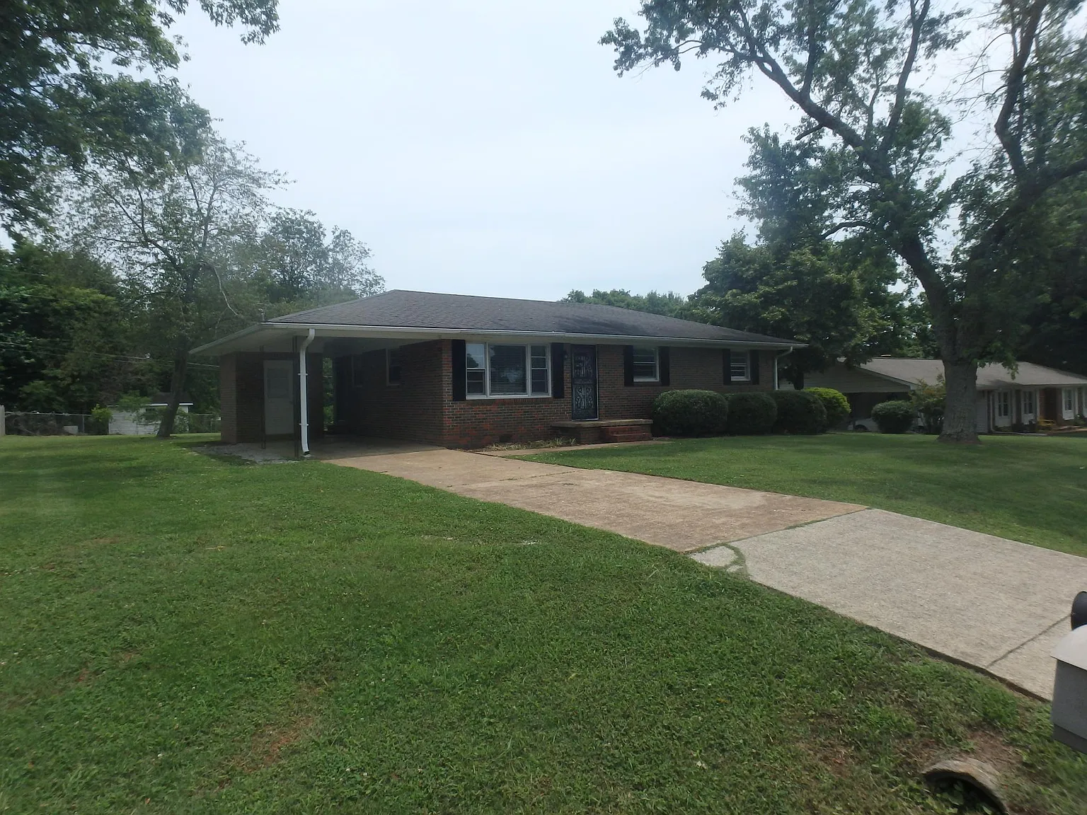 3 bed, 1.5 bath, 1161 sqft, $1,400 — Photo 2