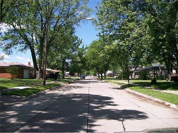 5th image of 22316 Hoffman St