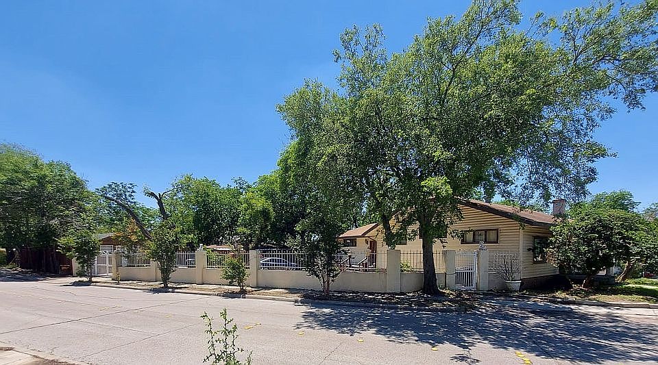 1st image of 1324 W Mistletoe Ave