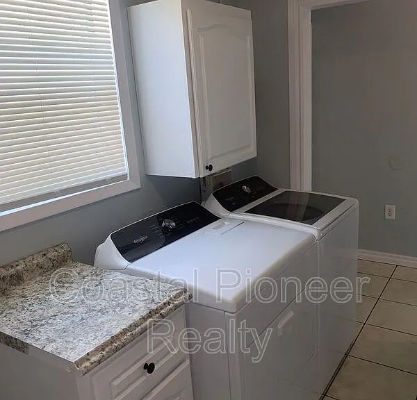 2308 E 15th Ave — Photo 14