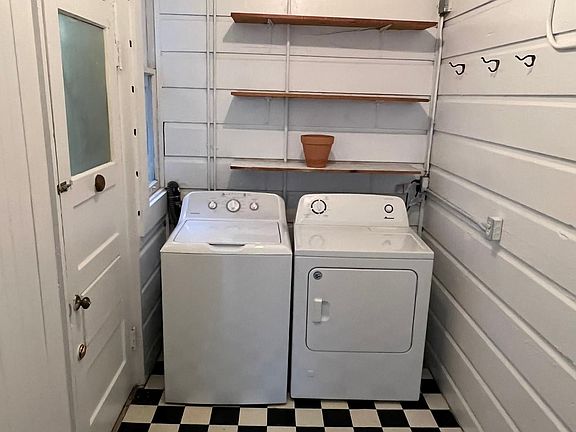 5th image of 627 Oak St #1/2