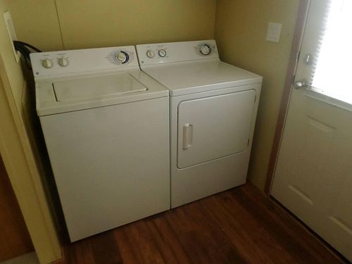 3rd image of 2045 Riverview Dr