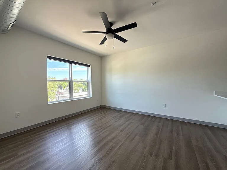 The Leo at the Hub Apartments — Photo 32