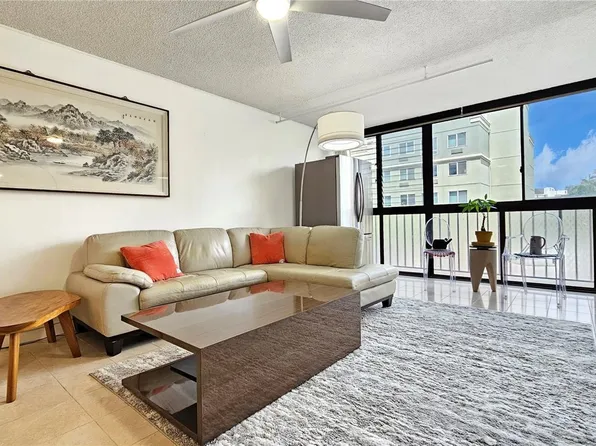 1420 Victoria St APT 402, Honolulu, HI 96822
