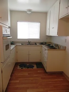 Flamingo Apartments — Photo 32