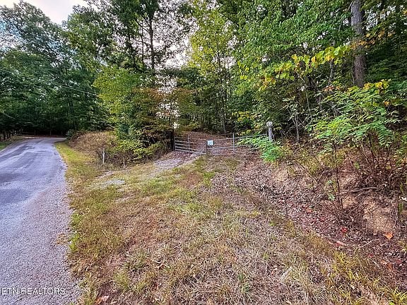 2nd image of 1521 Mill Creek Rd
