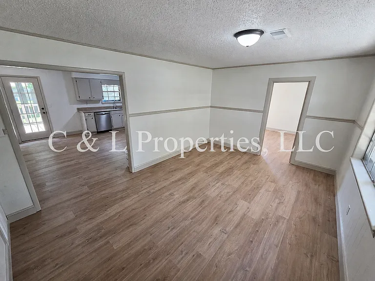 203 Roberts Ave — Photo 9