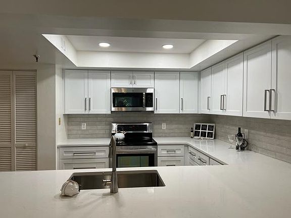 3rd image of 2 Columbia Dr #206