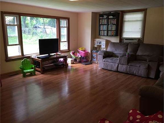 3rd image of 700 E 2nd Ave