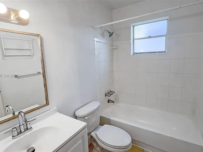 4081 N Dixie Hwy #20 — Photo 9