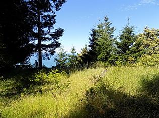 716 Hillside Dr, Whitethorn, CA 95589