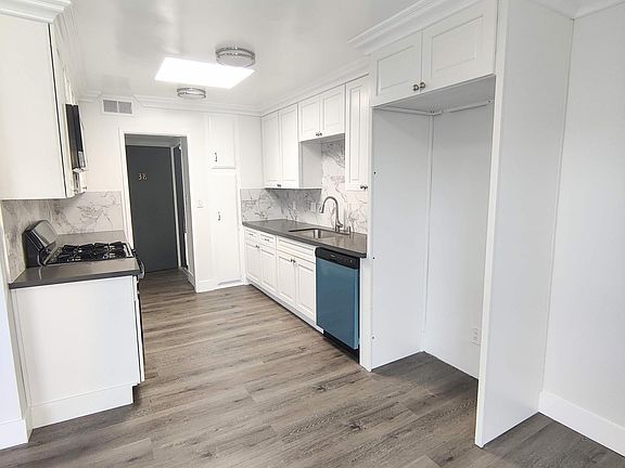 4th image of 4617 Willis Ave #33
