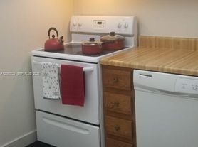 3650 Inverrary Dr, Lauderhill, FL