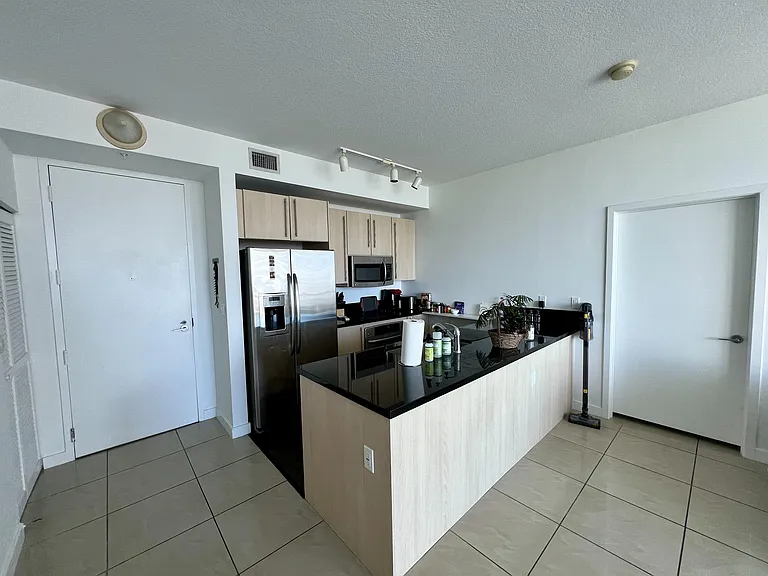 79 SW 12th St #2903 — Photo 2