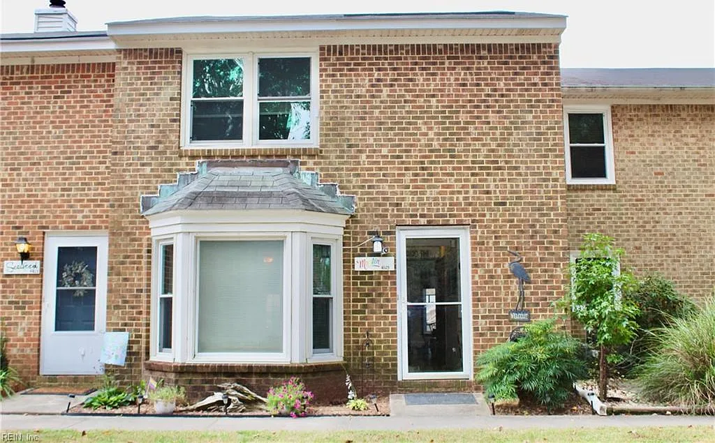 3 bed, 1.5 bath, 1264 sqft, $2,075 — Photo 1