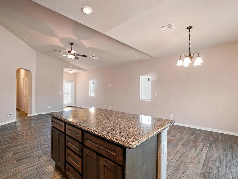 852 Lemington St — Photo 7