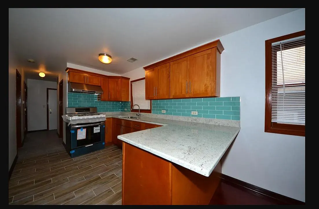 Building Photo - 3310 S Union Ave #2F
