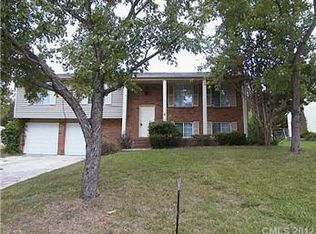 11607 Five Cedars Rd, Charlotte, NC 28226