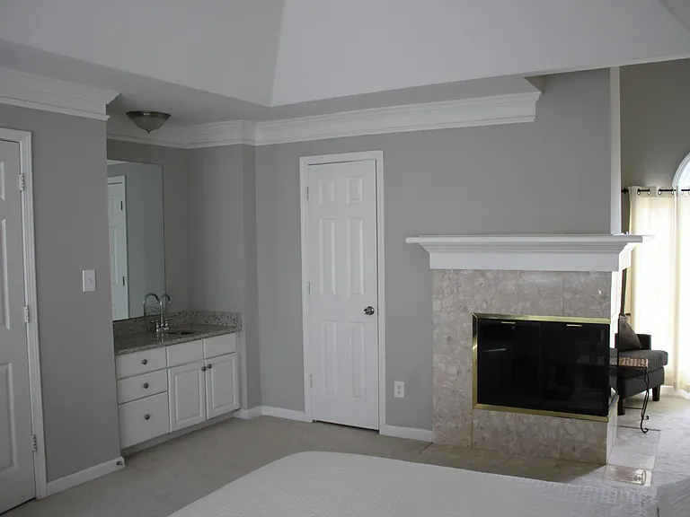 Master bedroom (wet bar, fireplace)