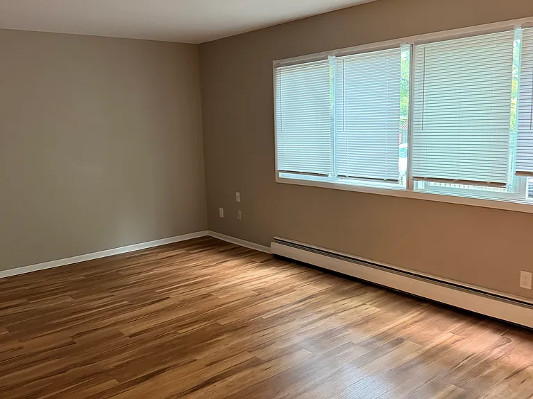 2711 Grand Ave S #7 — Photo 9