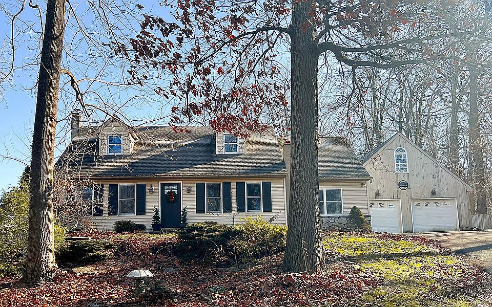1st image of 128 Magnolia Dr