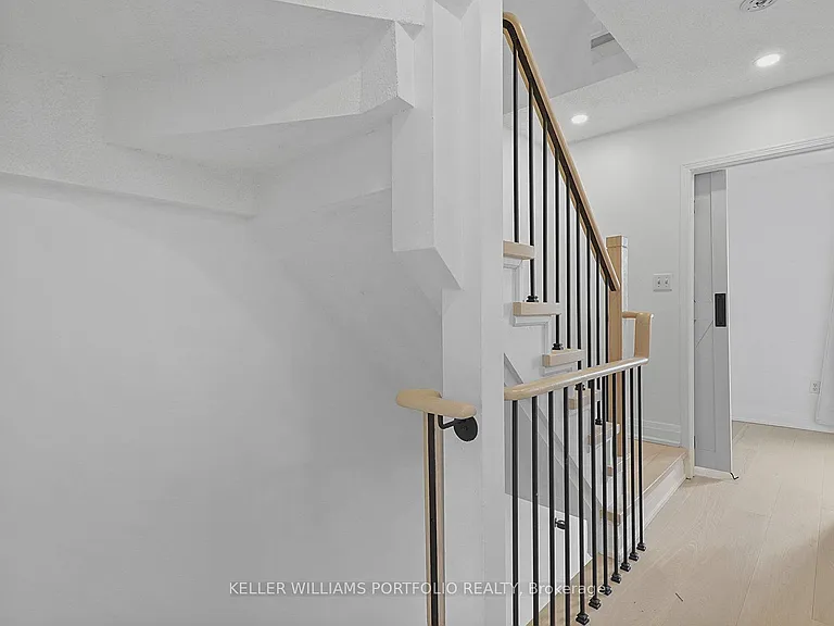 9542 Sheppard Ave E — Photo 16