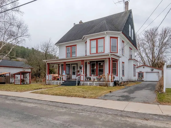 8 School Ln, Au Sable Forks, NY 12912