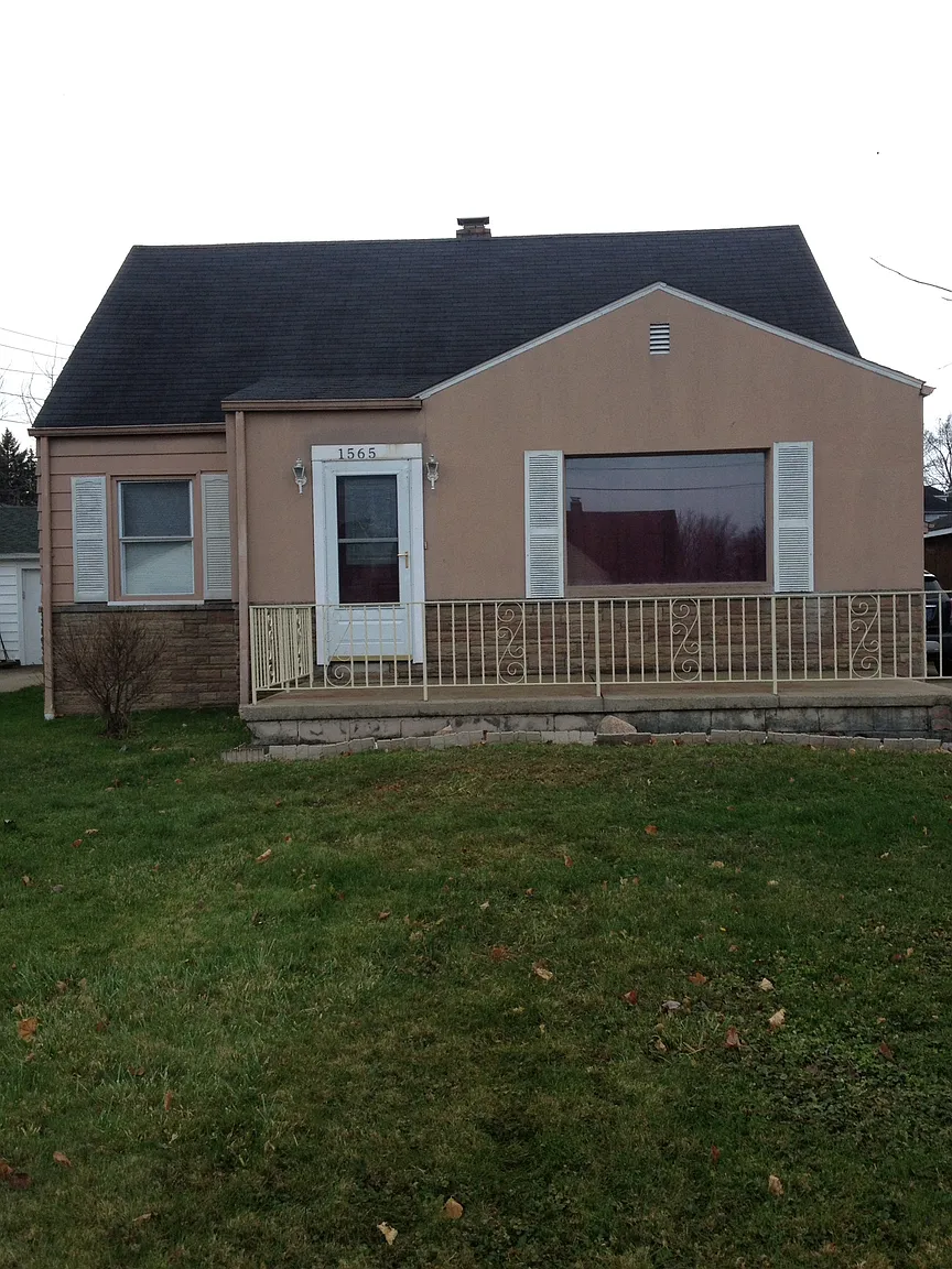 1565 Medford Ave photo 1