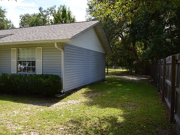5th image of 13 Bay Pine Dr