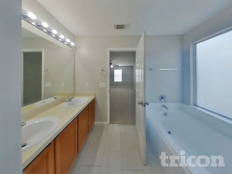 2744 Woodspring Forest Dr — Photo 8