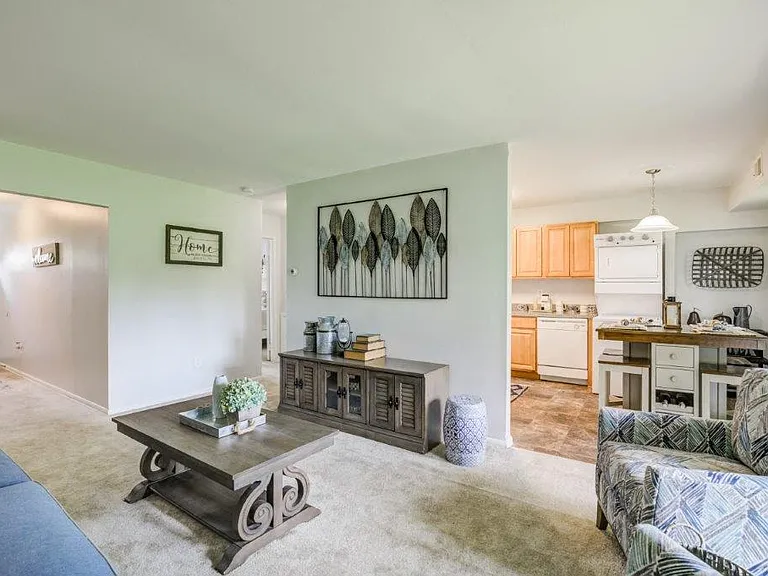 Eastampton Gardens Apartment Homes — Photo 7