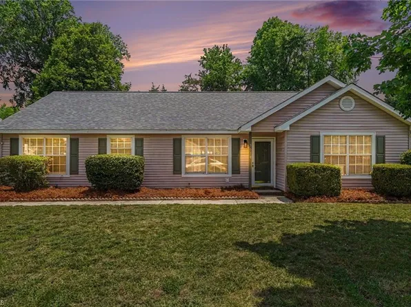 7518 Prindle Lake Dr, Charlotte, NC 28227
