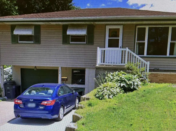 62 Collins St, Dubuque, IA 52001