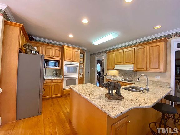 3rd image of 211 Saint Jiles Dr