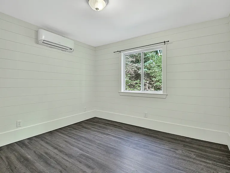 380 Hardscrabble Rd — Photo 6