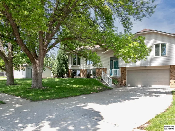 209 S 155th Ave, Omaha, NE 68154