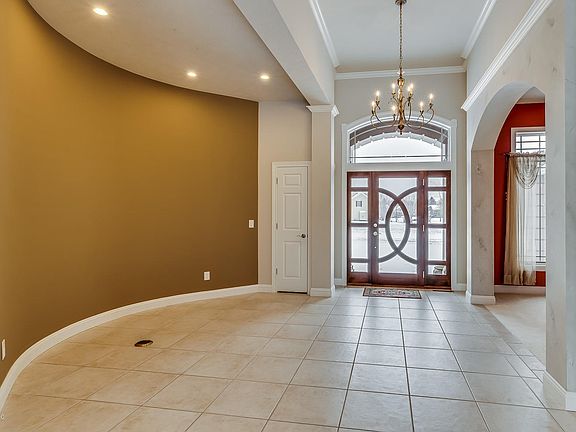 4th image of 24 Longmeadow Ln