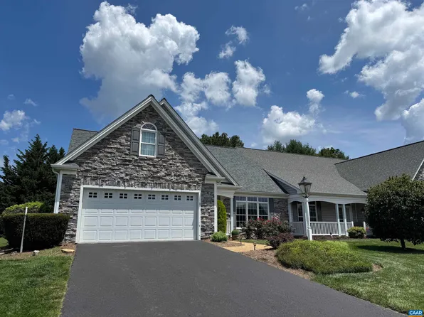 52 Hunters Trl, Waynesboro, VA 22980