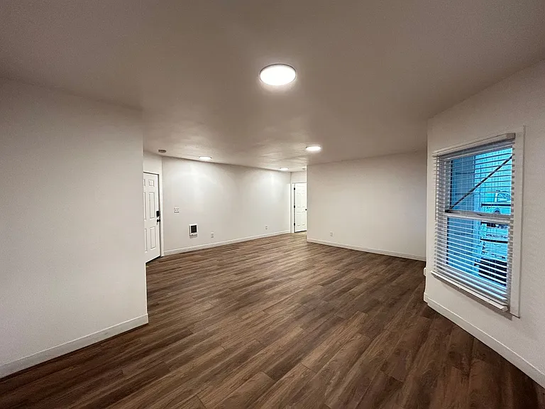 Cambridge Court Apartments — Photo 20