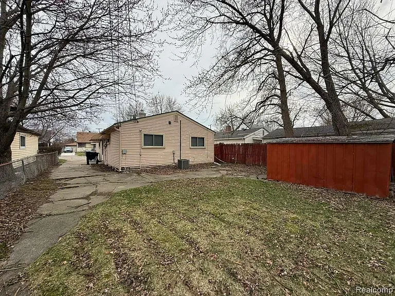 17245 Ivanhoe St — Photo 11