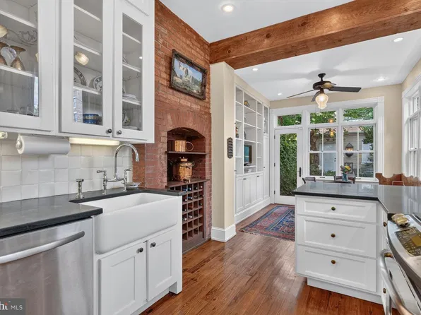 138 D St SE, Washington, DC 20003